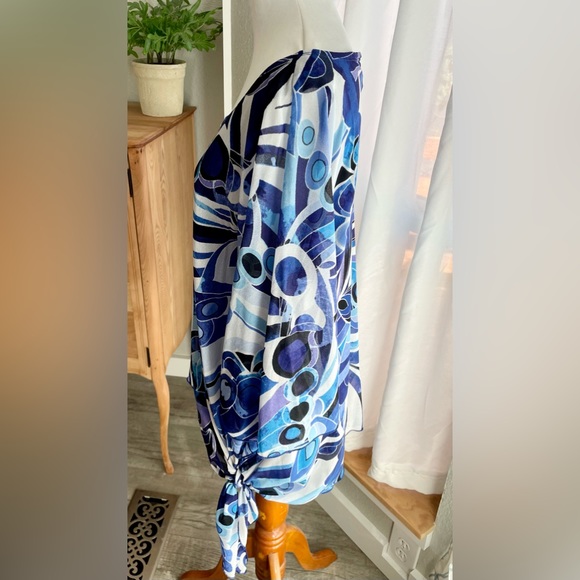 Traveler’s by Chico Blue Abstract Wrinkle Free Bouse- Traveler's size 3 - Picture 4 of 8